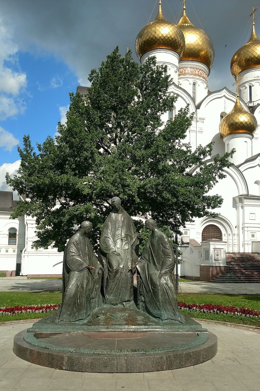 Trinity sculpture yaroslavl