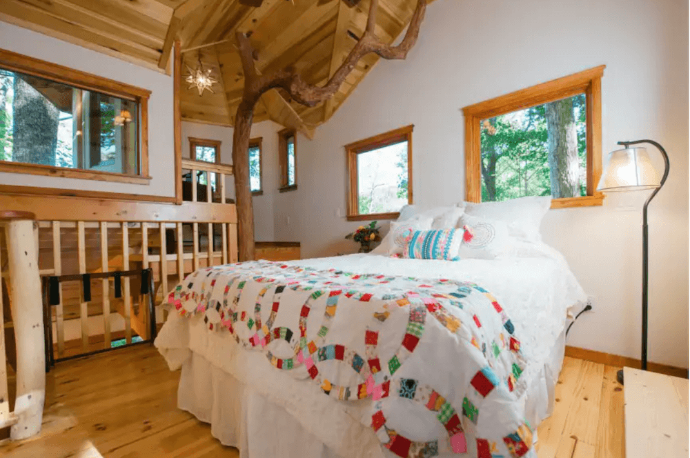 bedroom of carolina jewell treehouse