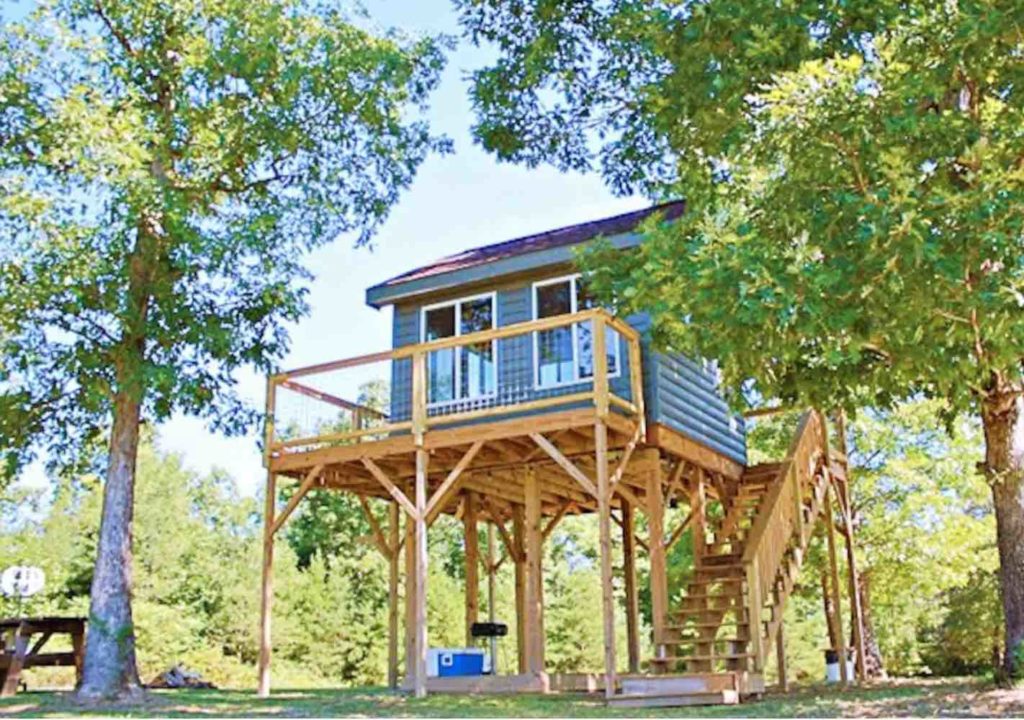 Bagenstoss Treehouse in Tracy city, TN