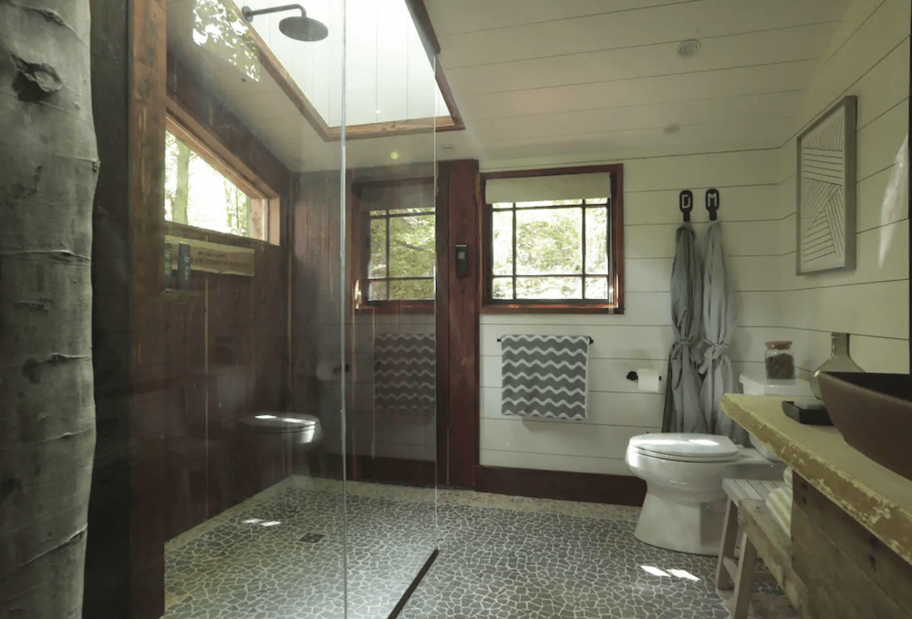 bathroom of Elements Treehouse