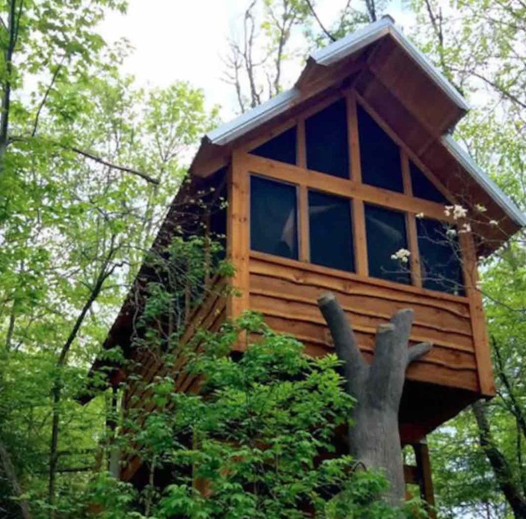 Gatlingburg treehouse rental
