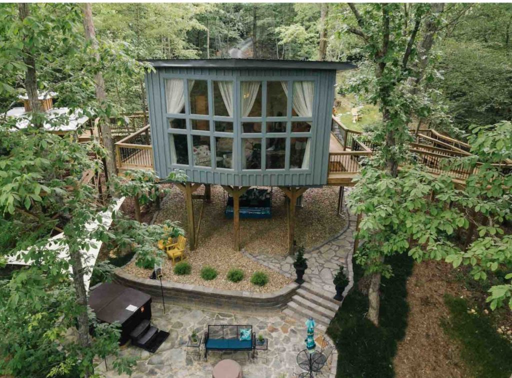 Sulfur Ridge, treehouse rental between Nashville and Knoxville TN