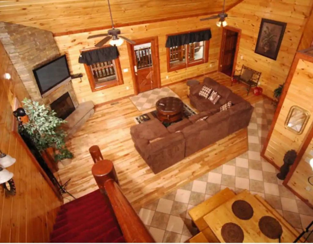 Interior of cabin in Tennessee, one of the USA cabin rentals