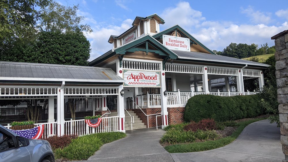 exterior of applewood farmhouse grill