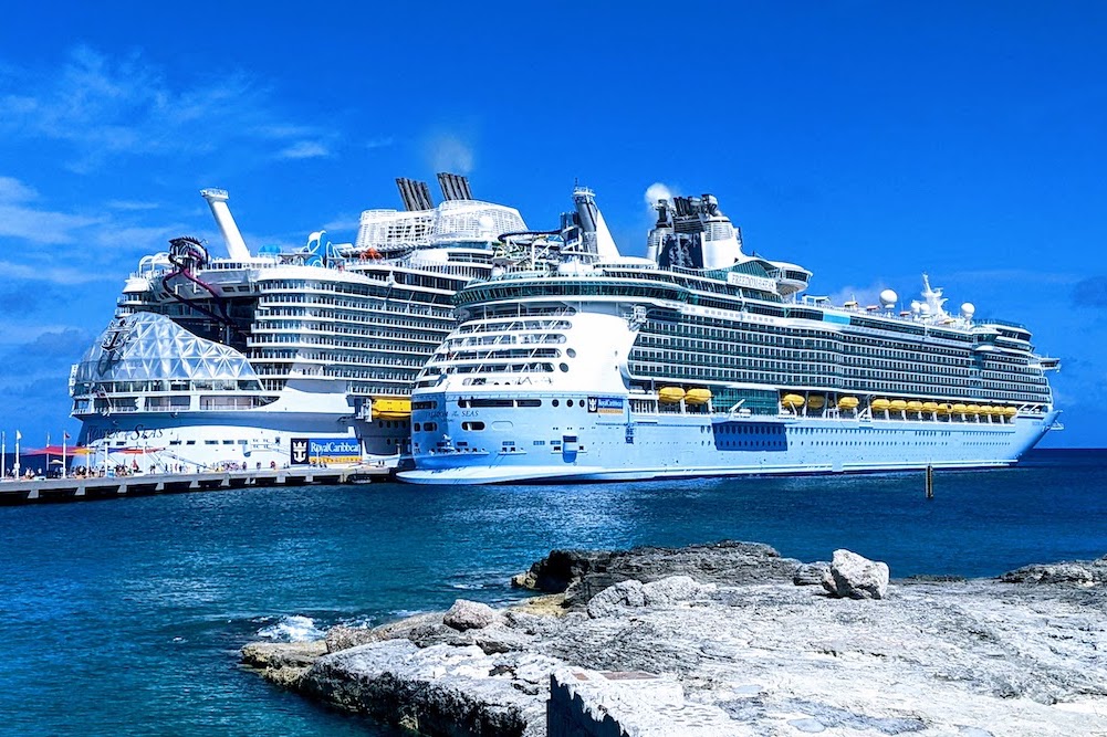 These are the 13 best amenities aboard Royal Caribbean's Wonder of the  Seas, the world's largest cruise ship with a zip line, 3 water slides, and  a park