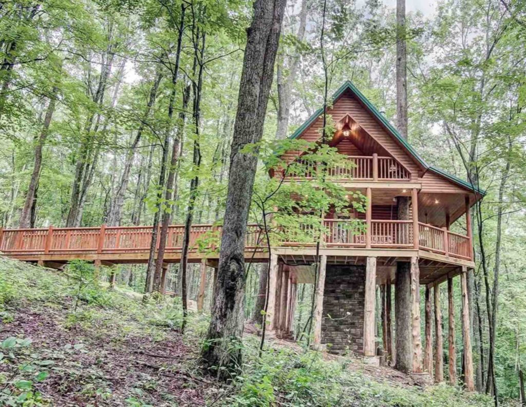 canopy treehouse in hocking hills