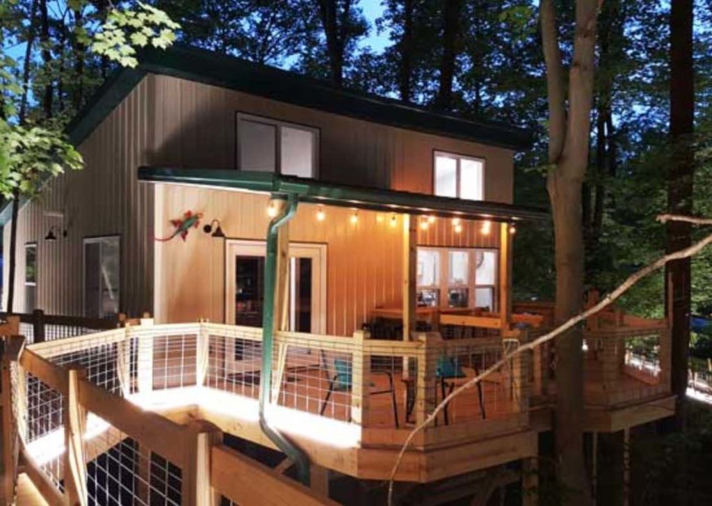 The Lazy R Treehouse at River Ranch