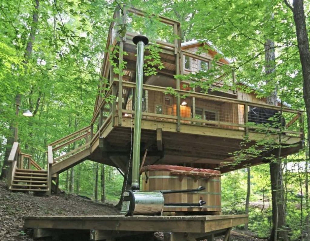 White Oak treehouse at Hocking Hills Treehouse Cabins