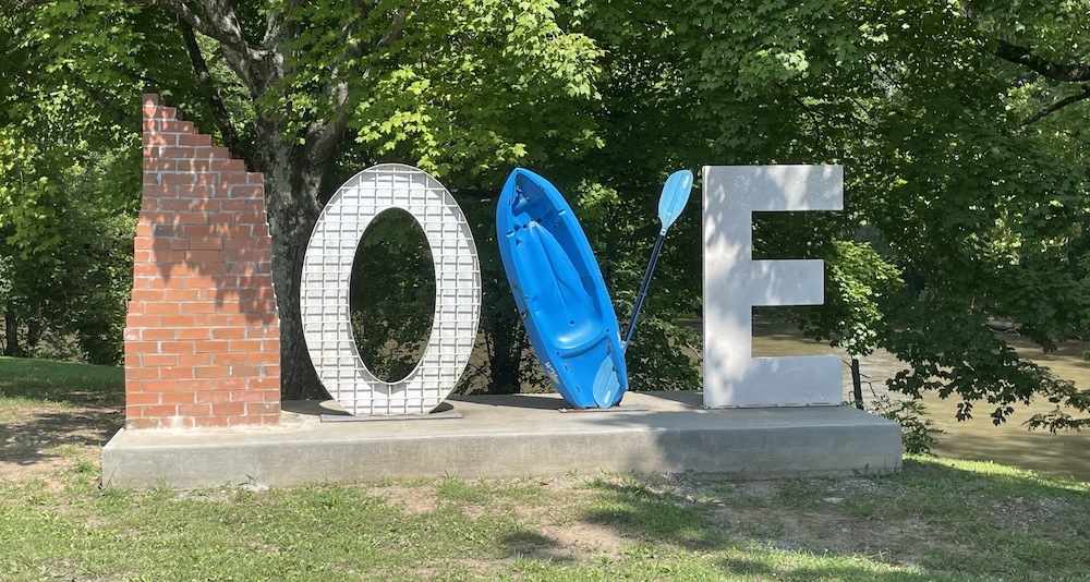 love sign in St. paul
